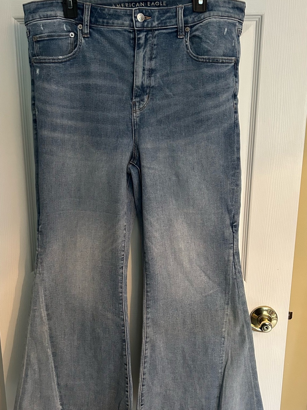 Women’s American Eagle Outfitters Light Wash Flare Jeans